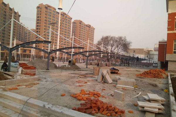 多人搭建助力沈陽膜結(jié)構(gòu)周期縮短，效率與品質(zhì)雙贏